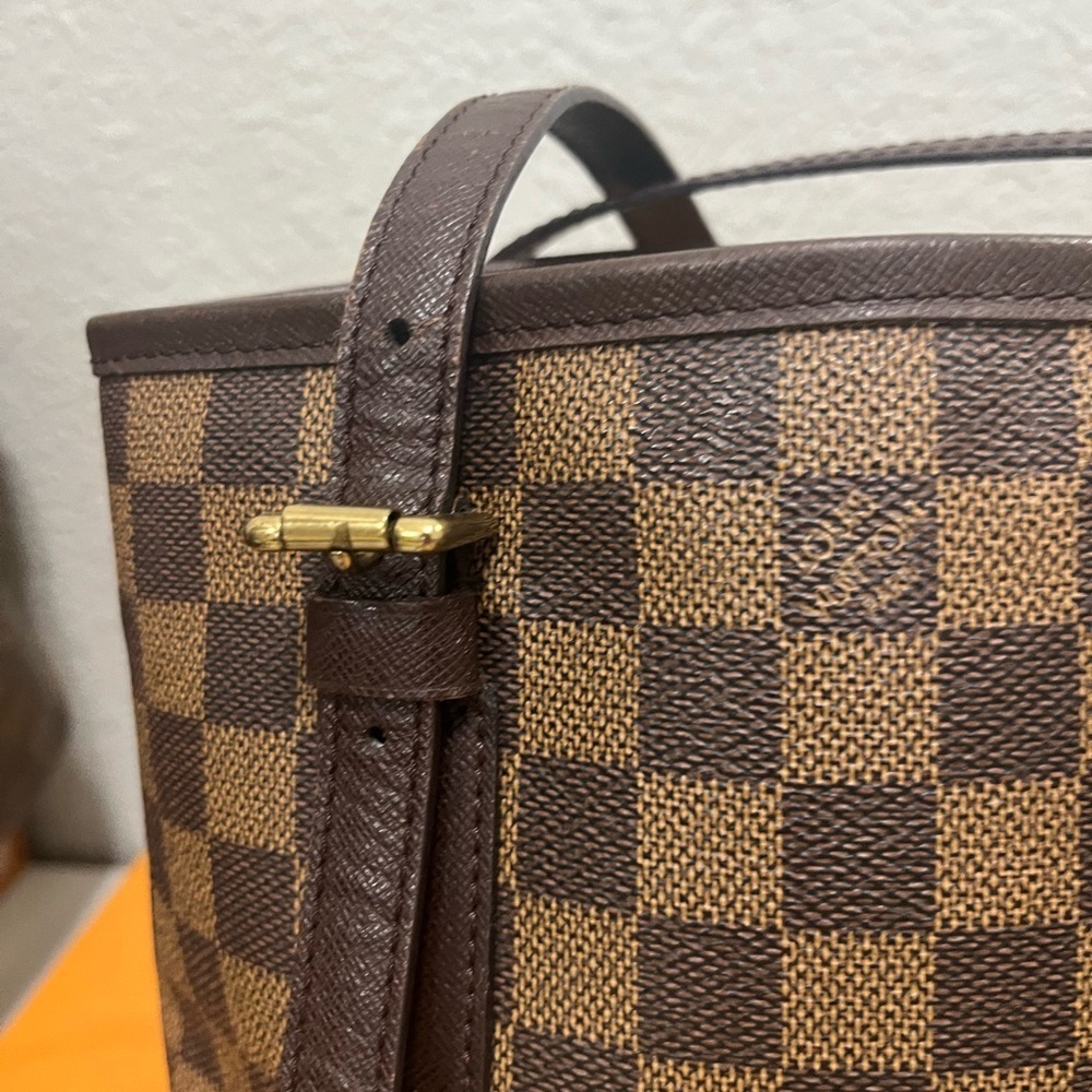 Louis Vuitton Brown Checkered Tote Bag with Gold Accents - Picture 3 of 12